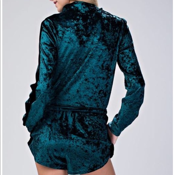 ๐Blue Velvet Jacket๐ - Picture 2 of 3